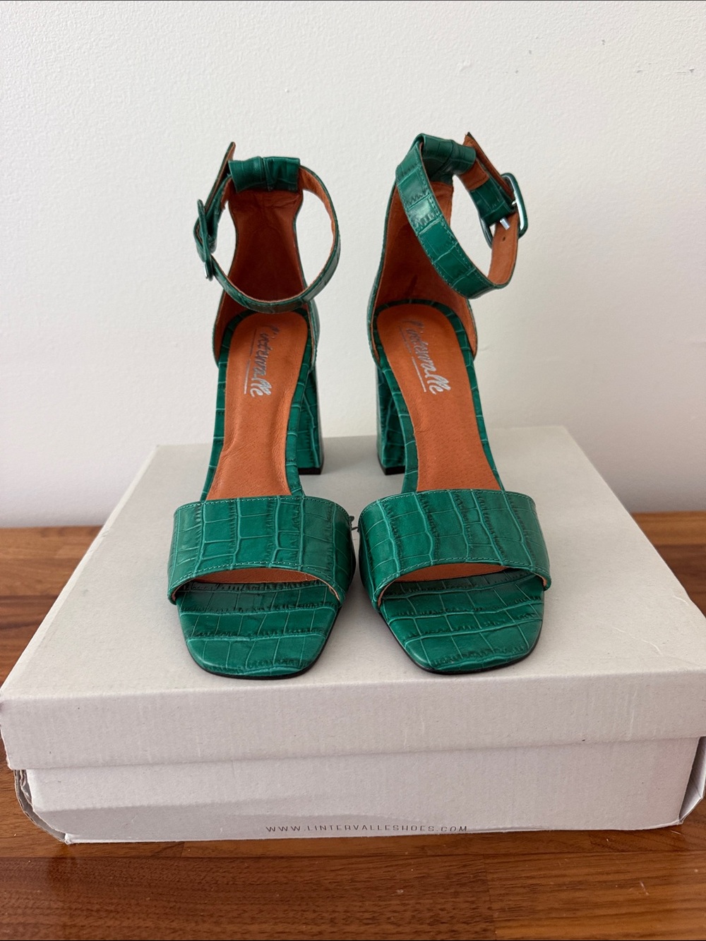 L'INTERVALLE Emerald Green Croc-Embossed Block Heel Sandals